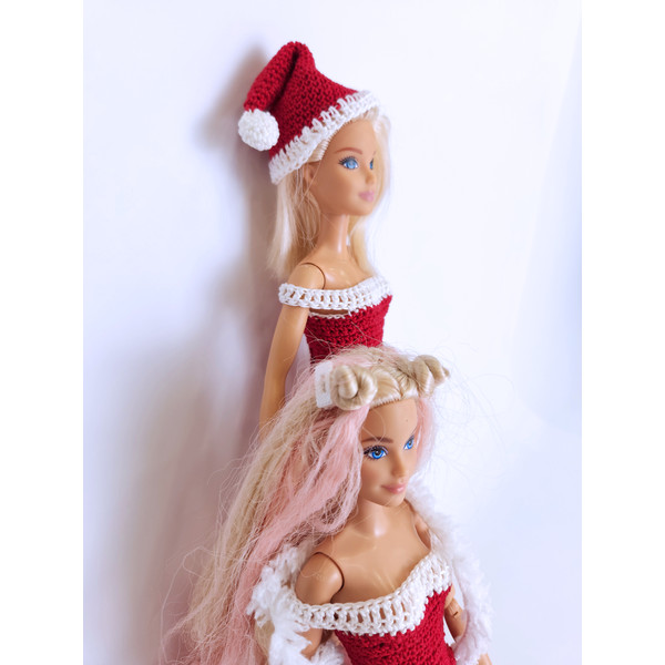 Crochet pattern for Barbie's holiday attire