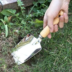 heavy-duty weed puller tool & garden transplanting tool with wide stainless steel shovel