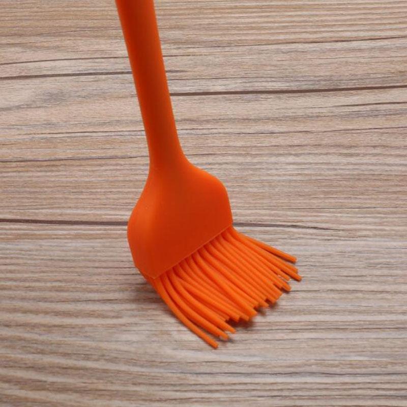 Silicone Basting & BBQ Oil Brush Heat Resistant Pastry Brush for Baking & Grilling Kitchen Tool