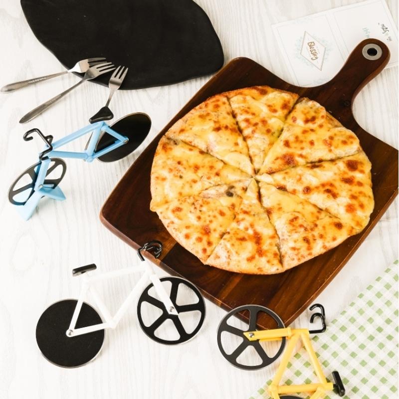Bicycle Pizza Cutter Wheel Stainless Steel pizza cutter Kitchen Tool Random Color
