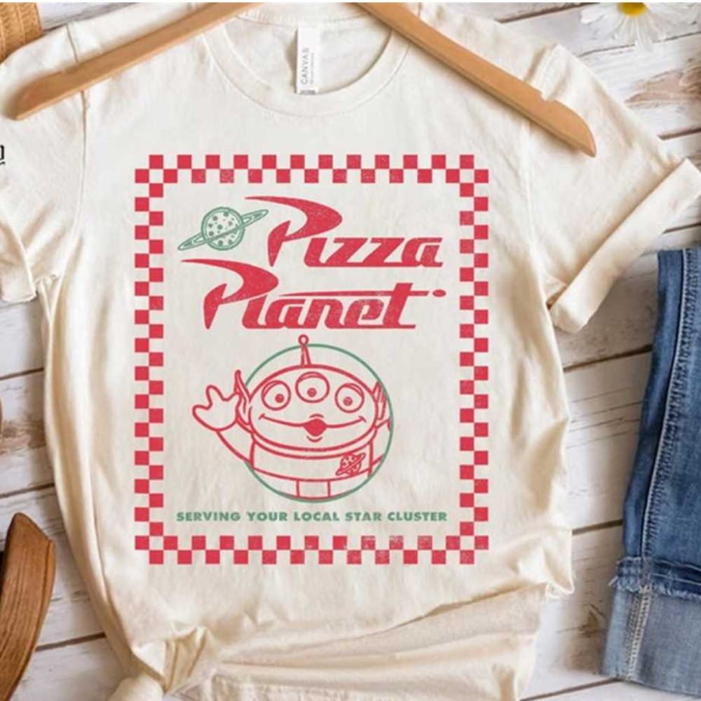 MR2442023174124disneypixartoystoryalienpizzaplanetboxartshirtimage1jpg