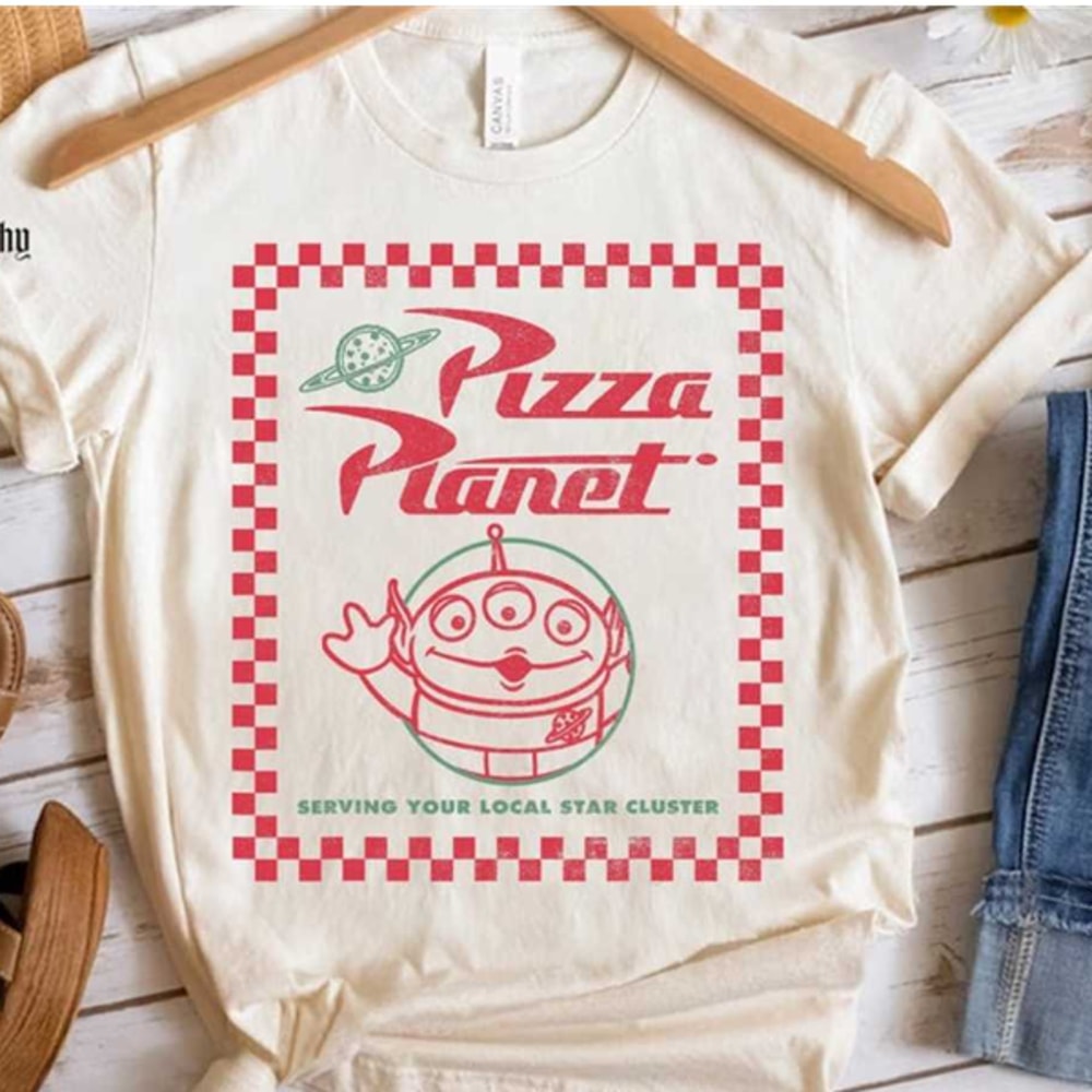 MR2442023194153disneypixartoystoryalienpizzaplanetboxartshirtimage1jpg