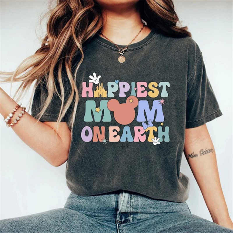 MR254202316378disneyhappiestmomonearthcomfortcolorsshirtdisneymomimage1jpg