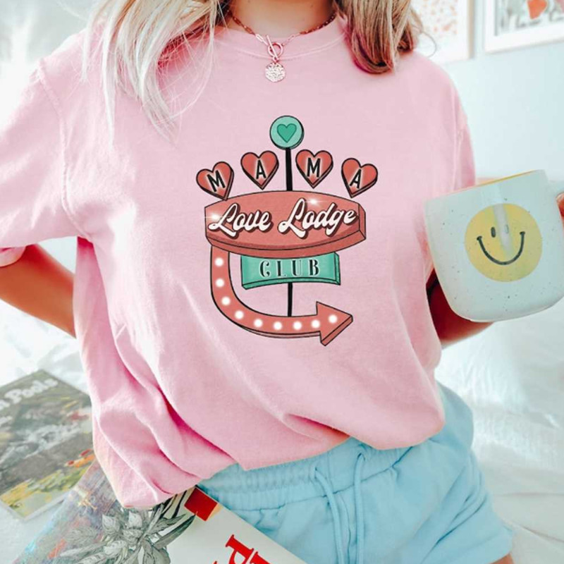 MR3520231180mamalovelodgeclubfunnymamashirtcoolmamashirtgiftimage1jpg