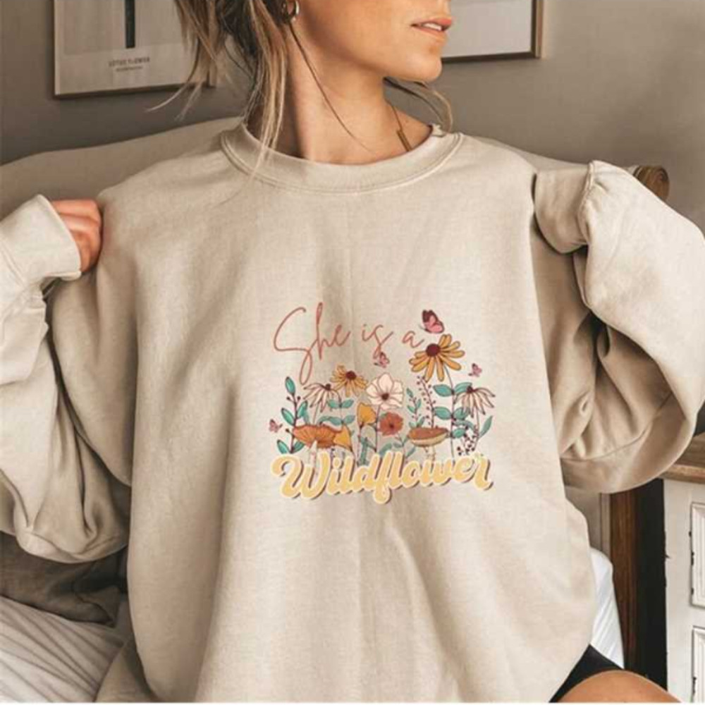 MR2410202381239bohofloralshirtwildflowervintagesweatshirtsheisaimage1jpg