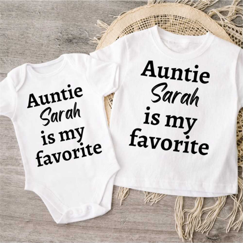 MR2510202393937personalizedauntieismyfavoritebabyonesiecustomauntimage1jpg
