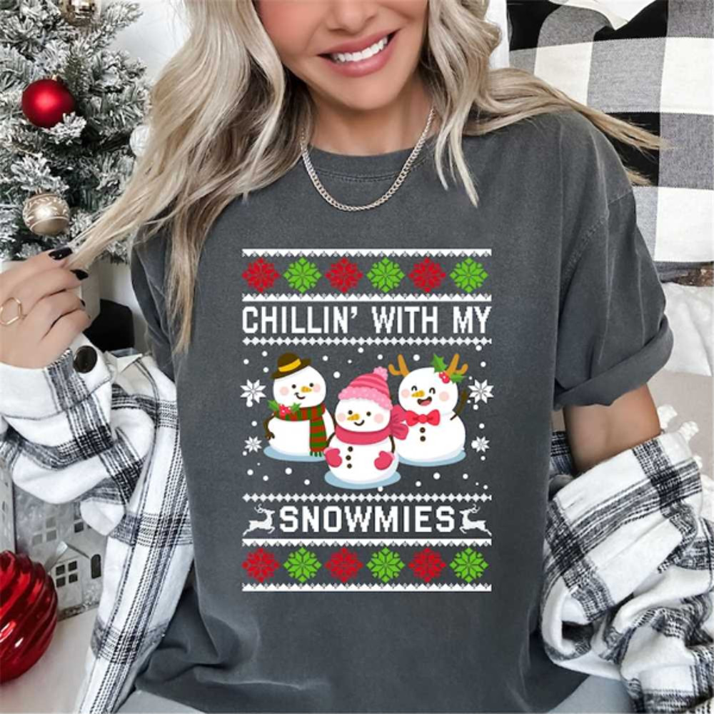 MR2710202384037snowmanchristmaschillinwithmysnowmiesuglygifttshirtimage1jpg