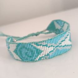 Easy pattern for loom. Making a bracelet from beads.