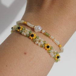 Handcrafted Beaded Flower Bracelet with Daisy and Sunflower Charms - Customizable Size - Floral Charm Jewelry for Natura