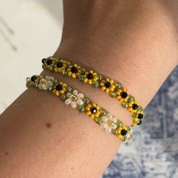Set of Two Friendship Flower Bracelets - Daisy and Sunflower Beaded Design - Customizable Sizes - Floral Charm Jewelry