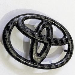 Toyota Steering Wheel Badge Logo In Black Carbon Fiber
