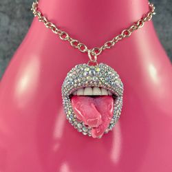 Necklace lips Bright