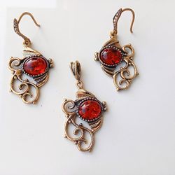 Fish Dangle Earrings and Fish Pendant Gold Baltic Amber Jewelry Set Pisces Gift for Her Women's Jewelry red vintage