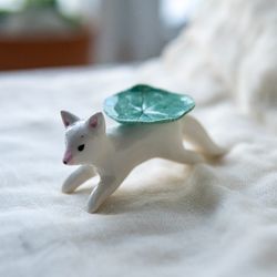 Arctic Fox and Leaf Ceramic Incense Dish: Whimsical Ring Holder, Ideal Gift for Fox Lovers