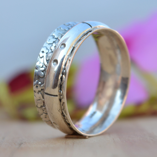 Fidget Ring For Women.JPG