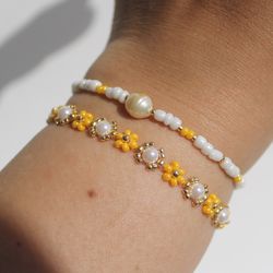 Yellow Floral Bracelet Set with Pearls - Perfect for Summer Fun- Dainty summer brad jewellery featuring vibrant yellow