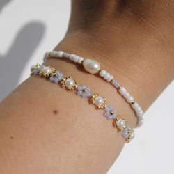 Beautiful blue floral bracelets with pearl- Perfect summer jewellery with blue beads and pearls, Cute blue bracelets set