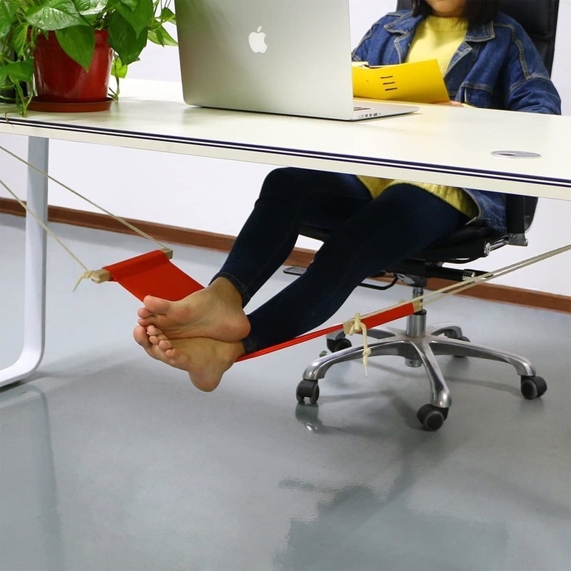 Foot hammock for desk with adjustable settings