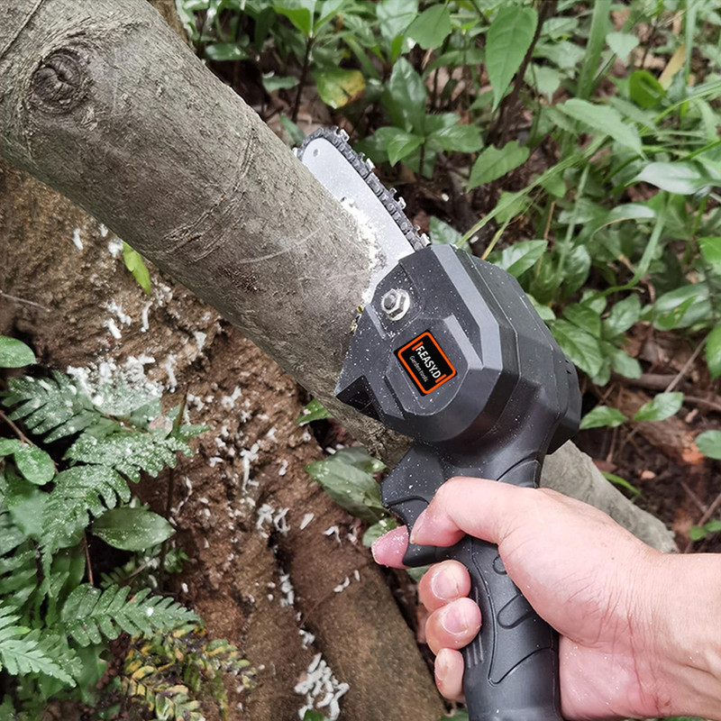 Rechargeable Handheld Mini Battery Powered Chainsaw 1
